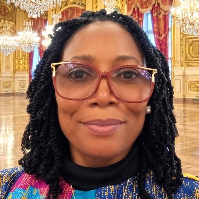 Portrait d'Annie Nguifo, responsable du placement à domicile de l'ACMA