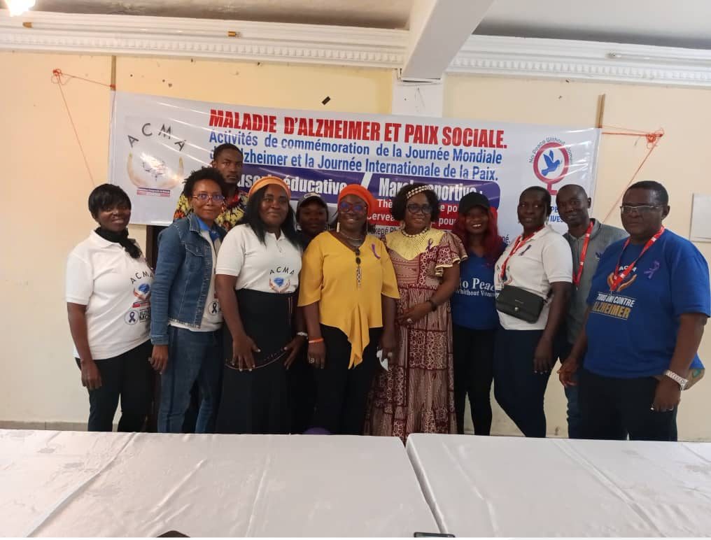 Photo de groupe des organisateurs et des intervenants, Douala, 25 septembre 2026