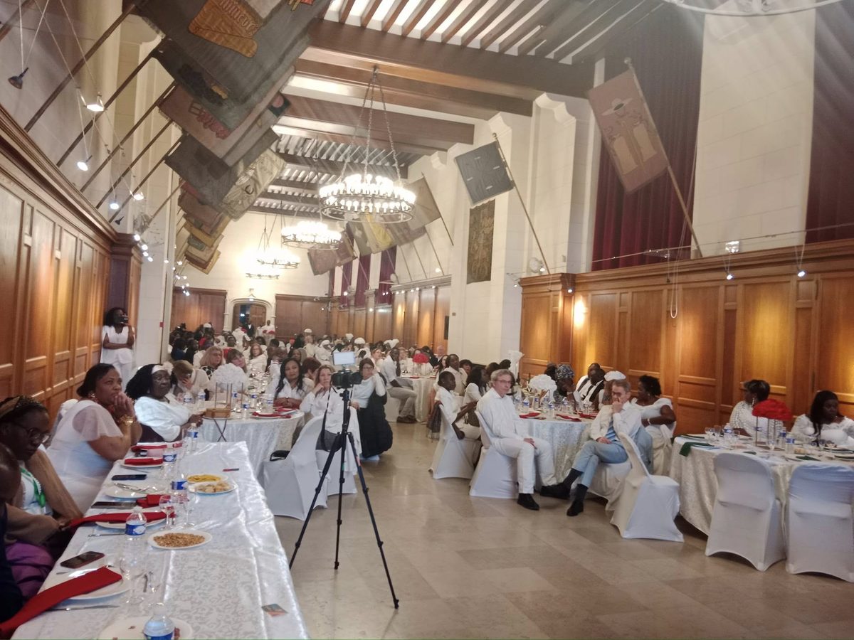 Les tables du gala et les invités, avril 2023
